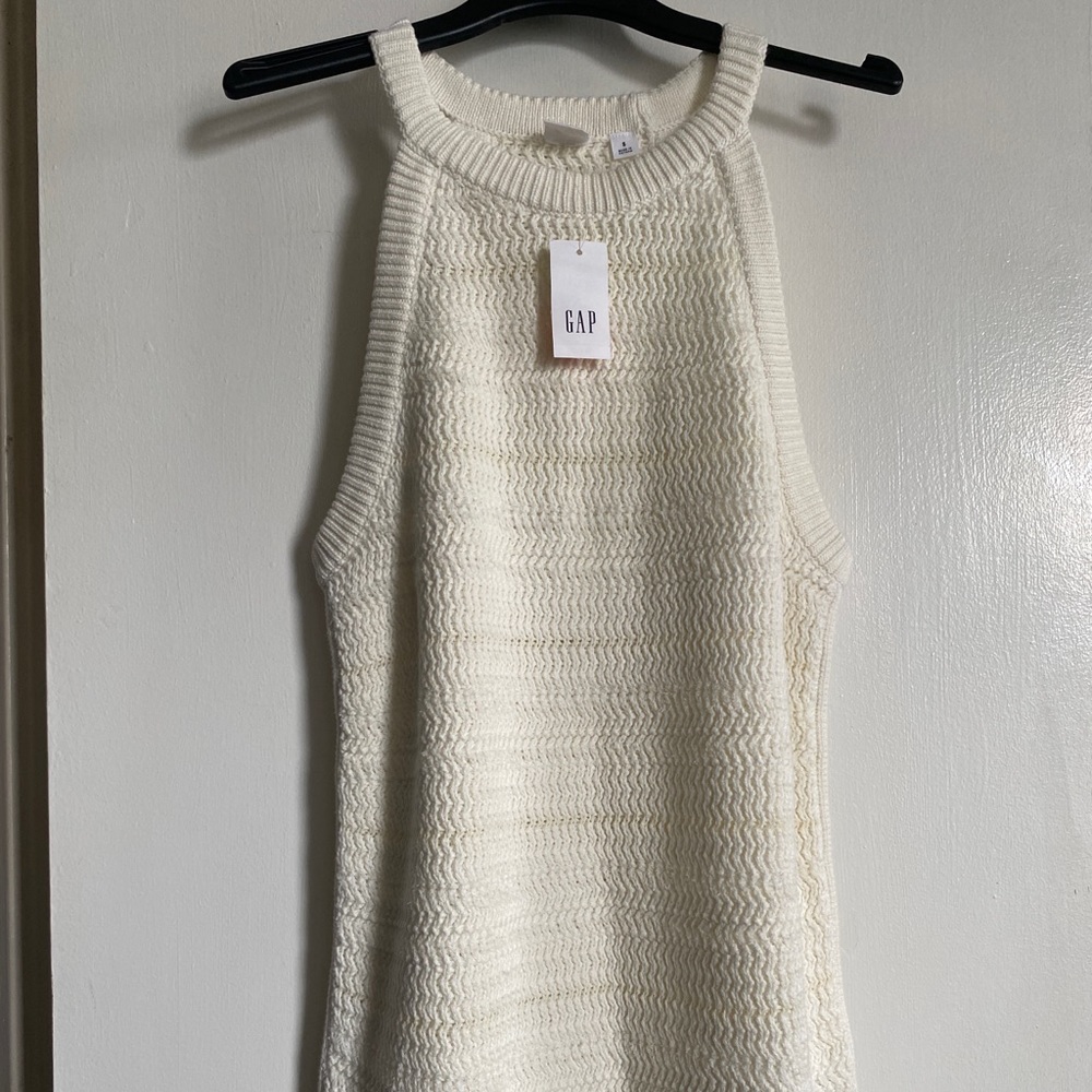 Sweater sleeveless shirt.